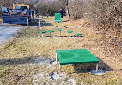 Psi a agility hřiště