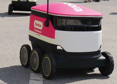 Autonomní roboti foodora v Praze 13
