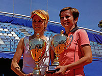 V chorvatském Umagu v květnu 2011 vybojovala Pavla Mrázová (vpravo) stříbrnou medaili, na snímku s vítězkou Klaartje Van Baarle z Belgie